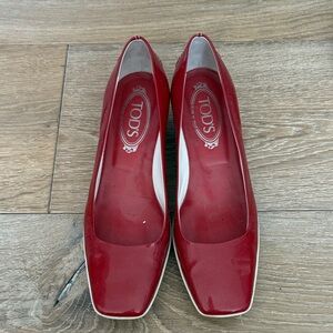 TOD'S Red Patent Leather Square-Toe Flats